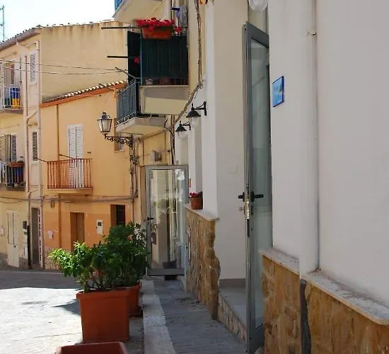 Four Seasons Summer * Cefalù